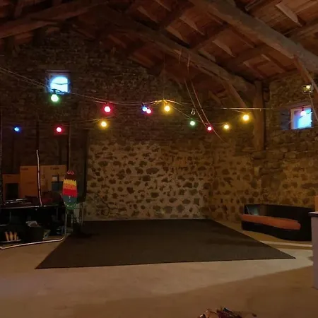 Otel Ferme Renovee Avec Piscine Polignac (Haute-Loire)